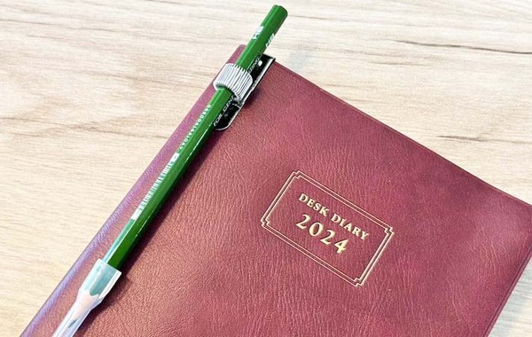 100均で見つけた『ペンホルダー』　収納したのはペンではなく…？