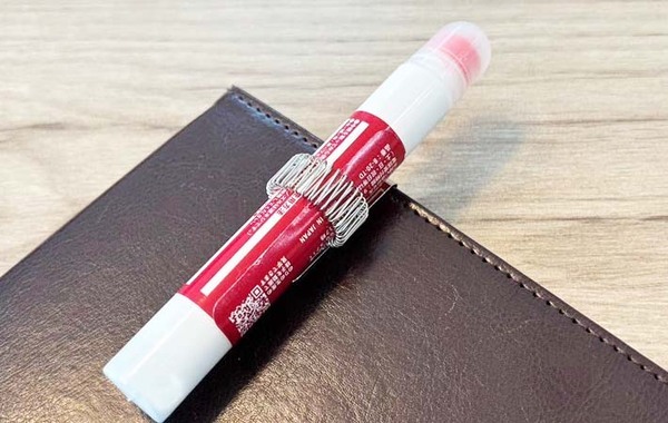 100均で見つけた『ペンホルダー』　収納したのはペンではなく…？