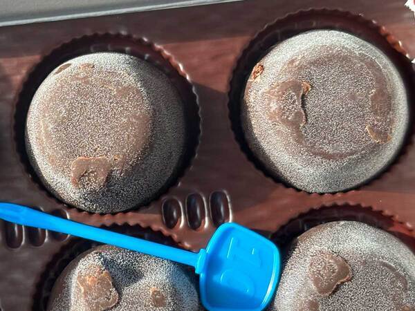 食べるのを中断して写真を撮ったワケ　ピノの箱を開けたら…「こんなことあるんだ」