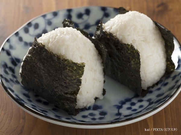 おにぎりの具材、夏は梅干し？生明太子？　食中毒を防ぎやすいのは…