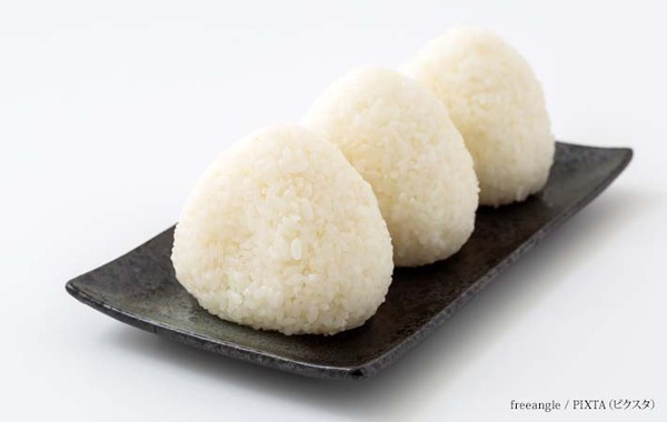 おにぎりの具材、夏は梅干し？生明太子？　食中毒を防ぎやすいのは…