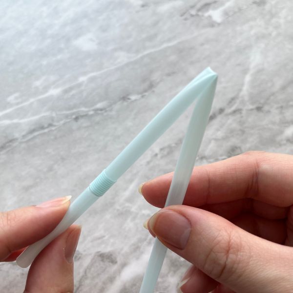 ストローを鉛筆削りに差し込んで…？　使い道に「天才かよ」「すぐ試す」