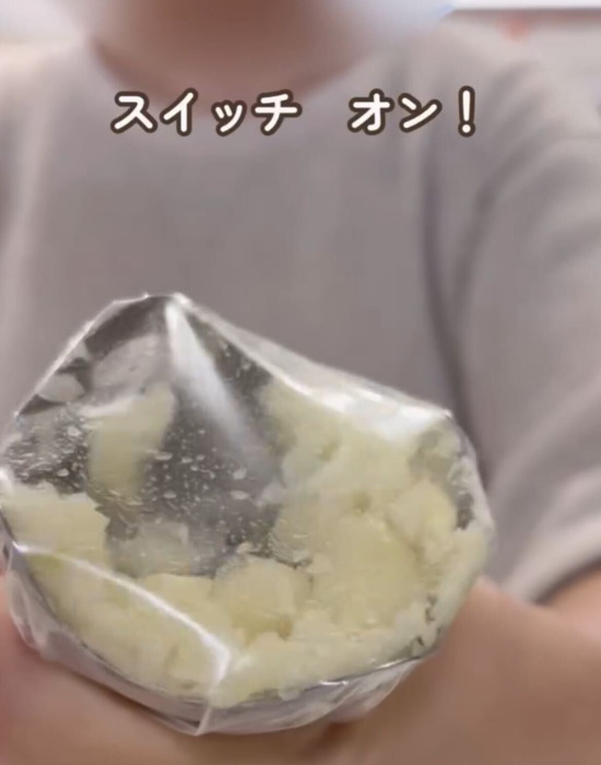 「手がくさくならない！」　ニンニクを刻む驚きの方法に「革命的」「絶対やる」