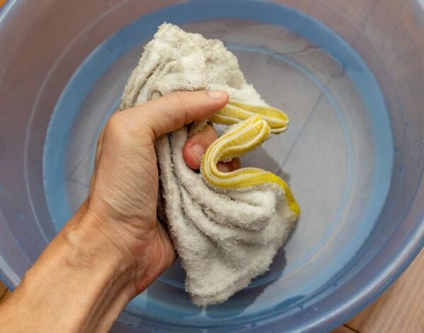 壁紙のヤニ汚れはどうすれば落ちる？　企業が教える掃除方法に「やってみる」