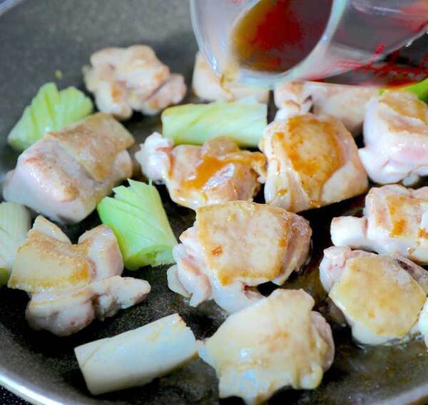 残ったそうめんの消費に！　1年中いけるアレンジ、上にのせたのは…