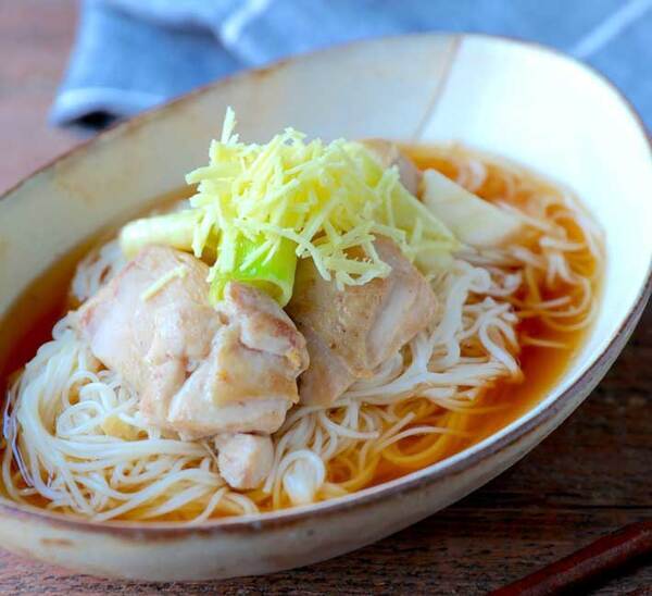 残ったそうめんの消費に！　1年中いけるアレンジ、上にのせたのは…