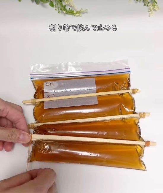 氷を切らしたらアルミカップ！　時短テクに「これは助かる」「すぐ試す」