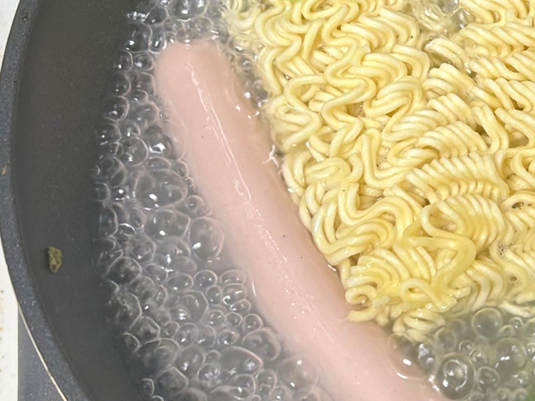 「俺と次元が違う」「この発想はなかった」　既婚者男性が作った『簡単昼メシ』が？