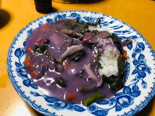 「めちゃくちゃ毒シチューになってしまった」　まさかの見た目に「怖すぎて泣きそう」