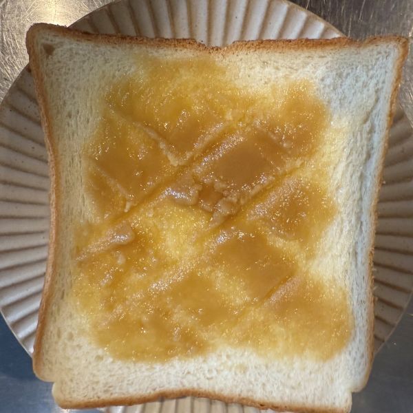 食パンにスプーンを押し当てて？　焼き上がりに「かわいすぎ」「気分上がる」