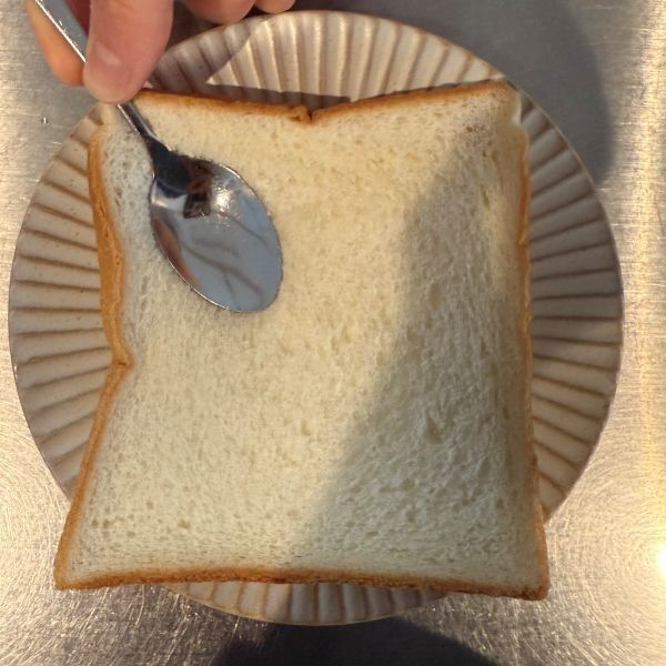 食パンにスプーンを押し当てて？　焼き上がりに「かわいすぎ」「気分上がる」