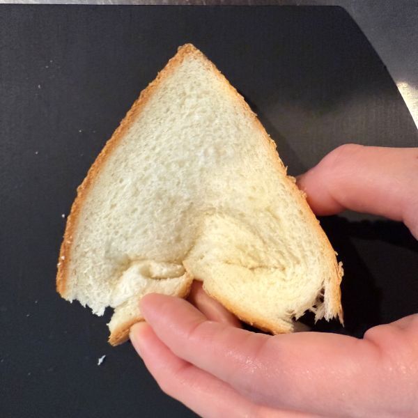 食パンにスプーンを押し当てて？　焼き上がりに「かわいすぎ」「気分上がる」