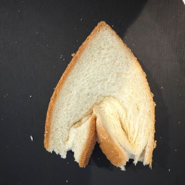 食パンにスプーンを押し当てて？　焼き上がりに「かわいすぎ」「気分上がる」