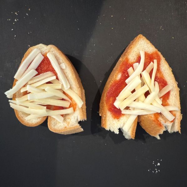 食パンにスプーンを押し当てて？　焼き上がりに「かわいすぎ」「気分上がる」