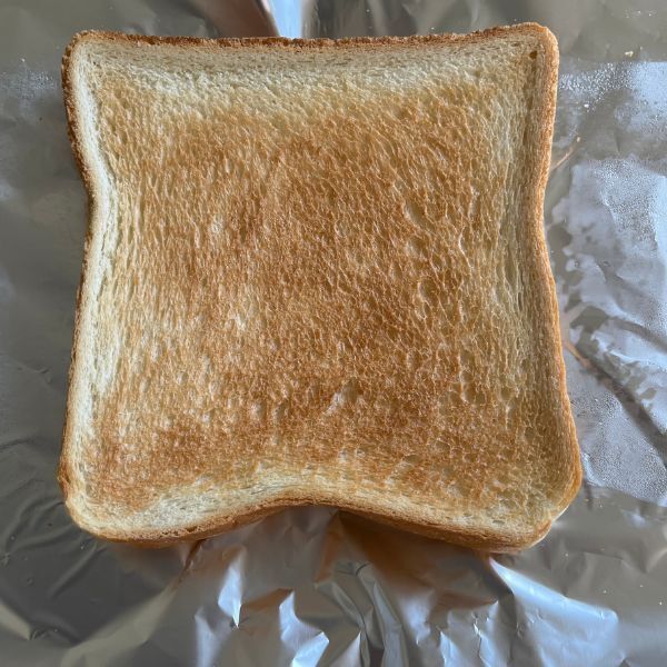 食パンを焼く時の『向き』が決め手？　焼きむらを防ぐ裏技に「早く知りたかった」