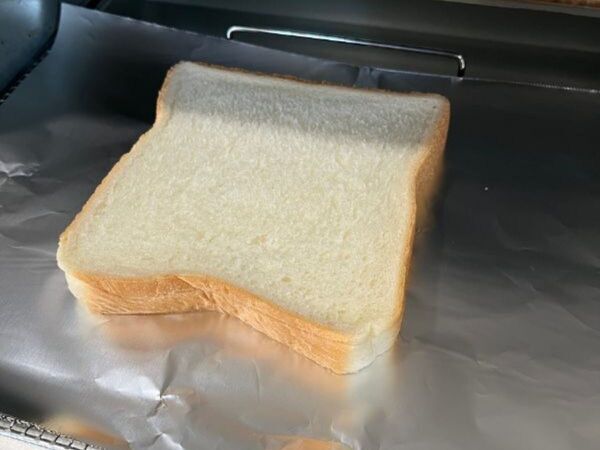 食パンを焼く時の『向き』が決め手？　焼きむらを防ぐ裏技に「早く知りたかった」