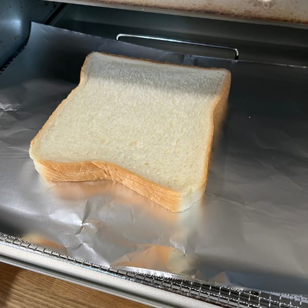 食パンを焼く時の『向き』が決め手？　焼きむらを防ぐ裏技に「早く知りたかった」