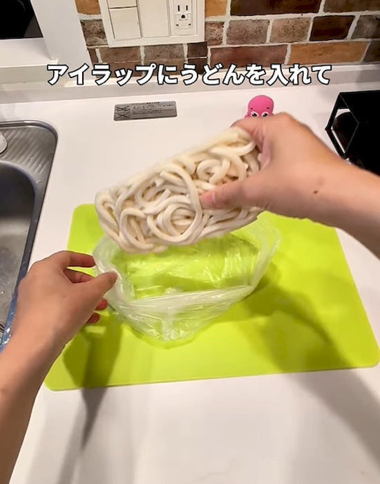 冷凍うどんの電子レンジ調理時間が長いなら？　1分に短縮する意外な方法がすごい！