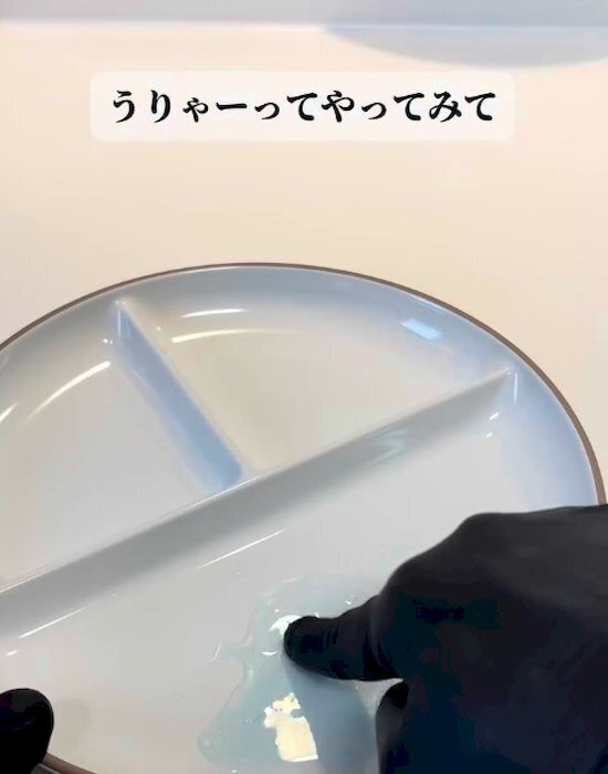 食器から剥がしたシール　ベタベタに残った糊には…「落とせた！」「これだけでいいなんて」