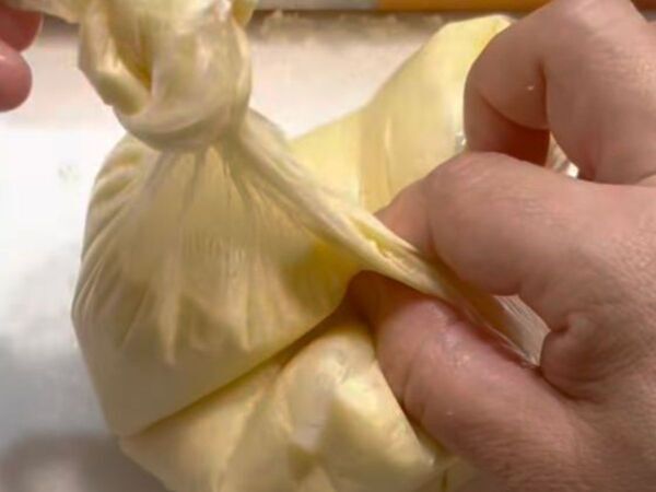 絞るだけだから簡単！　時短で作るホットケーキに「めっちゃ簡単」「やってみる」