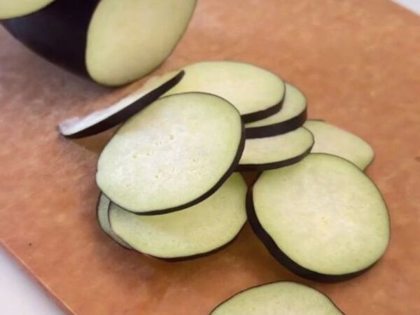 ナスを輪切りにして揚げてみて！　絶品レシピに「子供の手が止まらない」