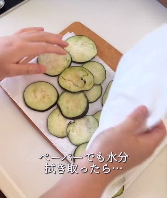 ナスを輪切りにして揚げてみて！　絶品レシピに「子供の手が止まらない」