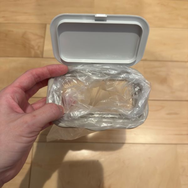 お尻拭きの蓋そのまま捨ててない？　便利すぎる使い方に「思い付かなかった」