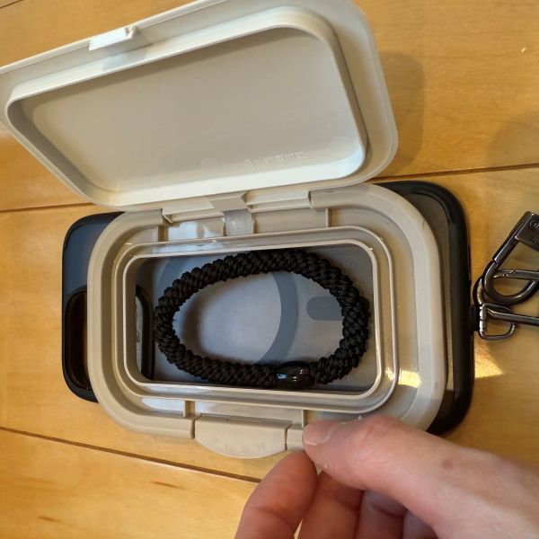 お尻拭きの蓋そのまま捨ててない？　便利すぎる使い方に「思い付かなかった」