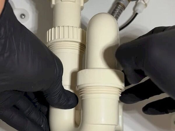 洗面台の排水口は年に一度の掃除を！　詰まりの原因は…　「そうだったのか」「やります」