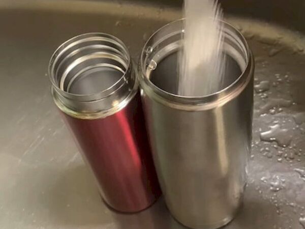 水筒の底まできちんと洗えているか不安なら…？　簡単徹底お手入れ術に「早速やる」