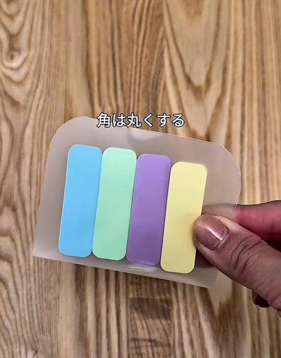 ふせんが丸まらない！　きれいに貼り付けるためのコツに「真似します」「天才的」