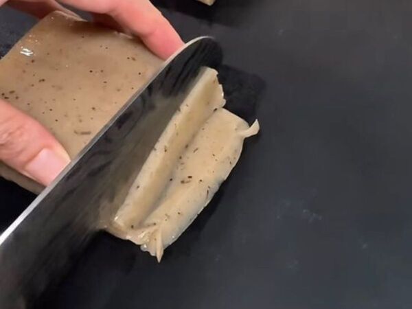 こんにゃくを凍らせて焼いたら…　驚きの変身に「おつまみに最高」