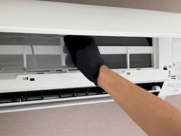 フィルター以外も掃除してみて！　100円ショップのアイテムで奥まで届く方法に「知らなかった」「スッキリした」