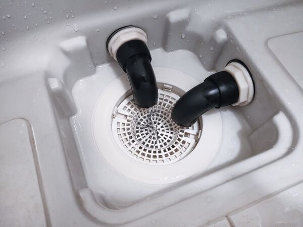 排水口のヌメり、実は『混ぜるだけ』で解決！　スッキリきれいになる掃除テクを大公開