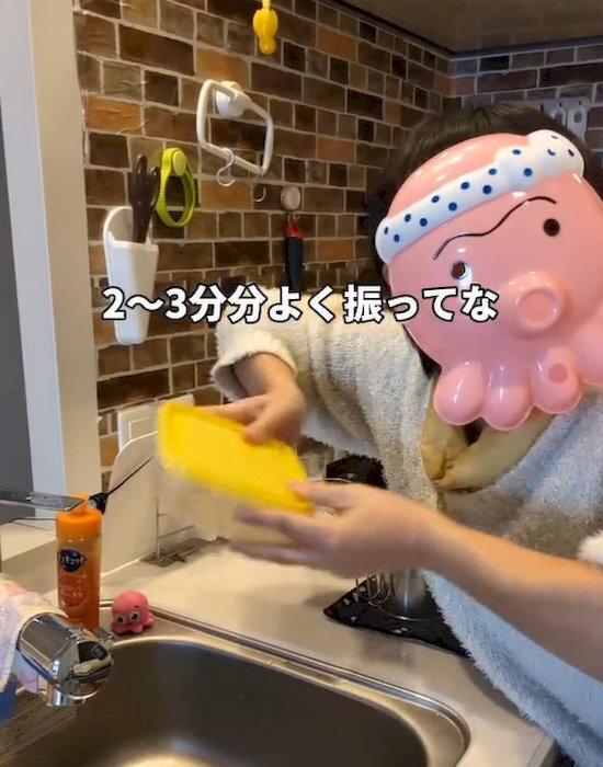 プラ容器に塩を入れて振るだけ　ニオイが消える裏技に「すぐやる」「簡単すぎ」