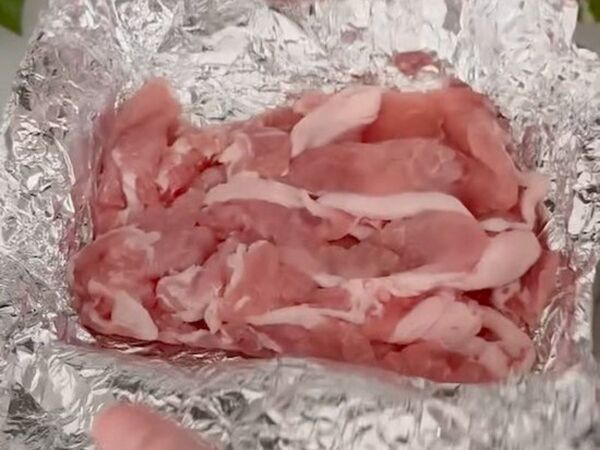 肉の冷凍　ラップじゃなくてアルミホイルがおすすめの理由に「知らなかった」