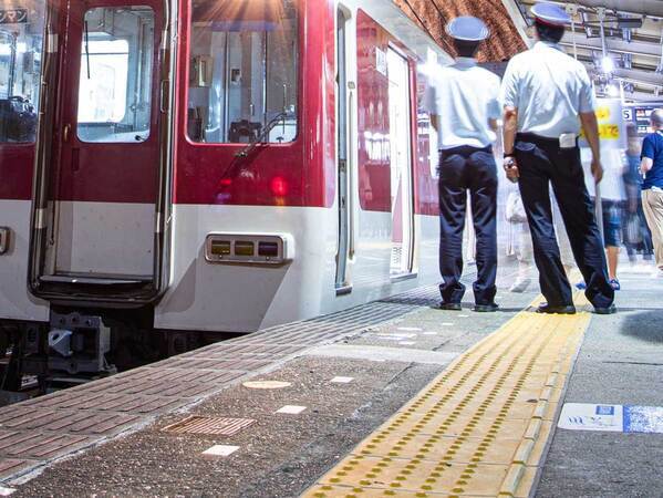 「すごい迫力」「素敵」　２人の駅員が見つめるものに、８万人が感動！