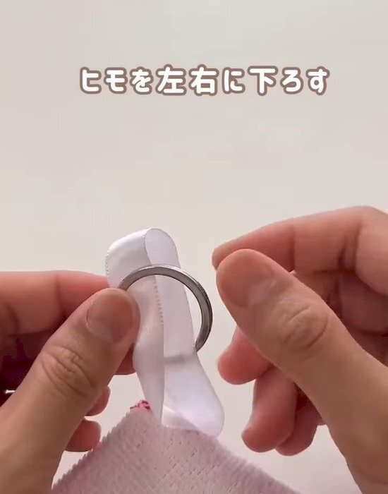 ストラップがキーホルダーに！　ループにリングを通す方法に「まさに一瞬」「超便利」