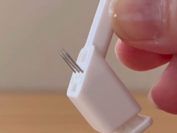 「最高」「助かるわ」　セリアの壁フックで夏場の帽子収納もラクラク