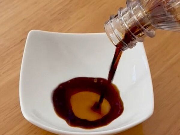 実はまだ残っていた！　真空調味料ボトルの使い切りテクに「捨てちゃってた…」