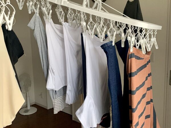 乾かないのは除湿機のせいじゃなかった　風の当て方で差がつく室内干しのコツ