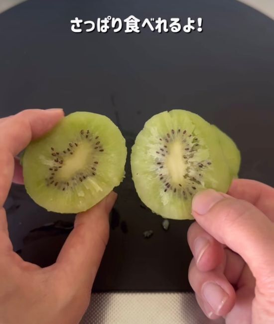 キウイを丸ごと冷凍したら何が起きる？　結果に「やってみます」「気になる」