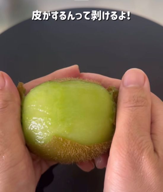 キウイを丸ごと冷凍したら何が起きる？　結果に「やってみます」「気になる」