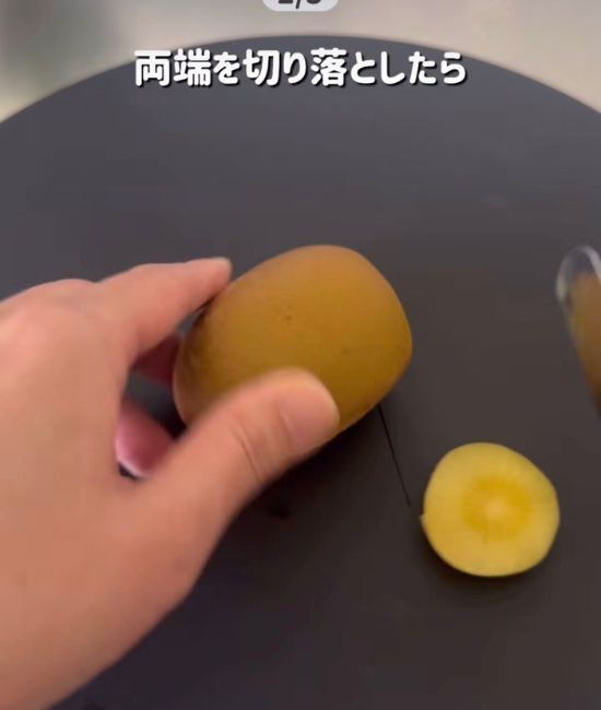 キウイを丸ごと冷凍したら何が起きる？　結果に「やってみます」「気になる」