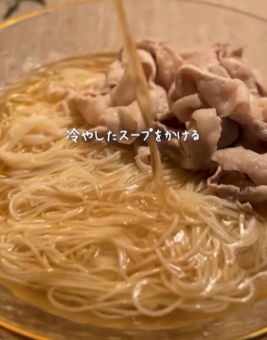 「そうめんが止まらない」　鶏だしで作る夏の簡単ぶっかけ麺に「うますぎた」「秒で完食」