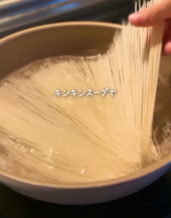 「そうめんが止まらない」　鶏だしで作る夏の簡単ぶっかけ麺に「うますぎた」「秒で完食」