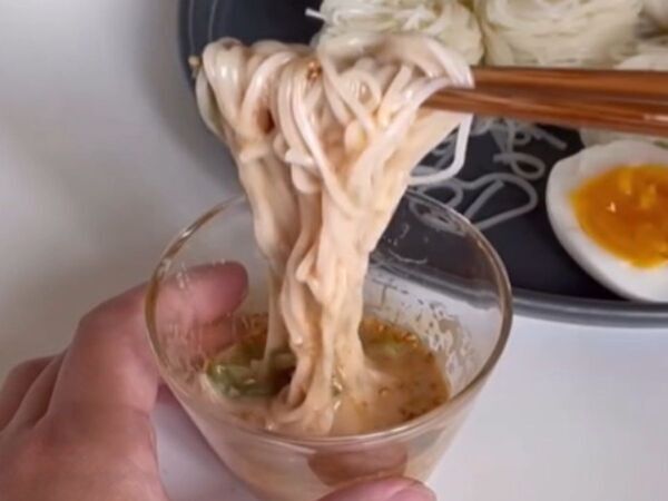 暑い日は『ピリ辛つけそうめん』　混ぜるだけのタレに「感動した」「家族が絶賛」