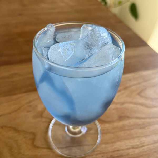 袋に注いで凍らせるだけ！　ソーダ味アイスに「毎年やる」「コスパ最強」