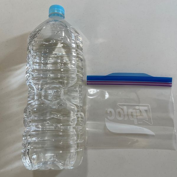 袋に注いで凍らせるだけ！　ソーダ味アイスに「毎年やる」「コスパ最強」