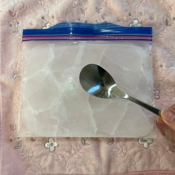 袋に注いで凍らせるだけ！　ソーダ味アイスに「毎年やる」「コスパ最強」